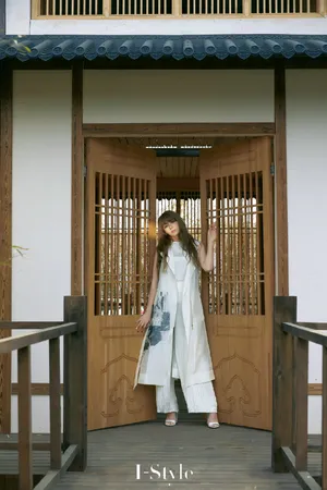 麦迪娜长发优雅性感写真图片_2