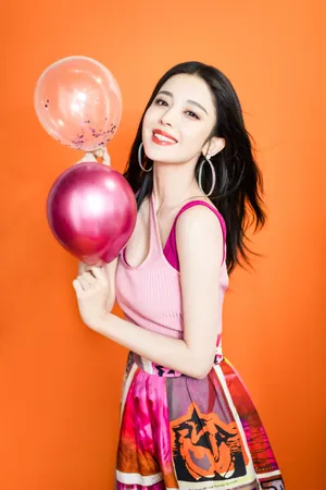 古力娜扎清爽俏皮写真图片