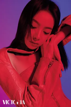 宋茜赤红光影魅惑写真图片_5
