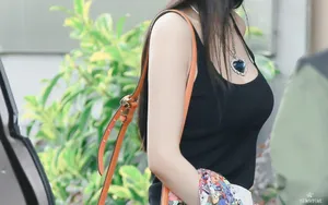 杨幂黑色系热辣性感写真图片_7