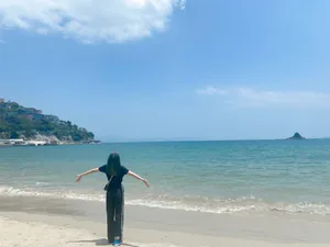 程潇海边清爽旅拍图片