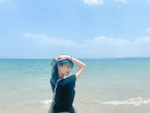 程潇海边清爽旅拍图片_3