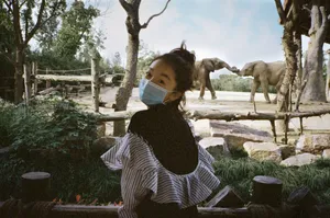 周冬雨活力俏皮动物园私服图片_6