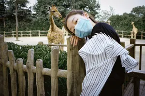 周冬雨活力俏皮动物园私服图片_7