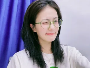白鹿俏皮可爱自拍照图片_6