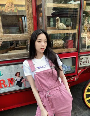 欧阳娜娜粉嫩少女感街拍照图片_2
