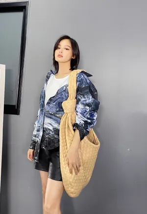 辛芷蕾短裤美腿私服照图片
