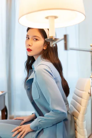 宋妍霏蓝色套装写真图片_3