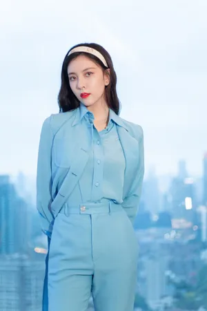 宋妍霏蓝色套装写真图片_8