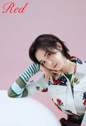 陈小纭性感红裙写真图片_9