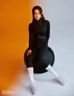 何泓姗甜酷运动风写真图片_1