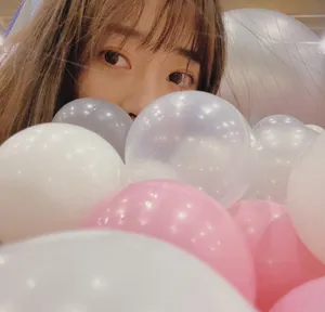 李依宸俏皮可爱游乐场照片_1