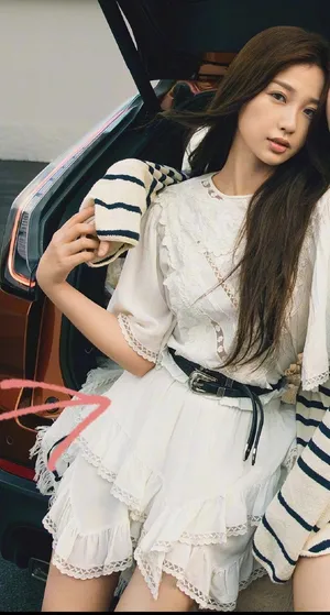 虞书欣白色连衣裙温柔写真图片_2
