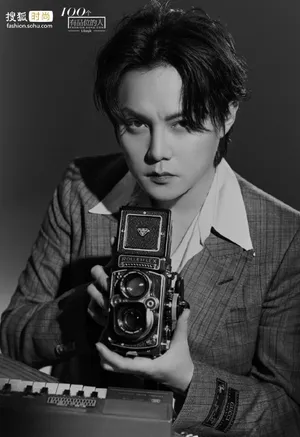 尹正黑白大片写真图片第1张
