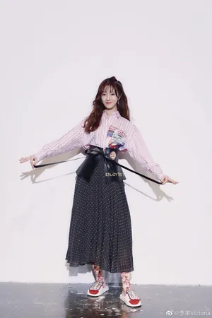 李依宸上海时装周活动照图片_1