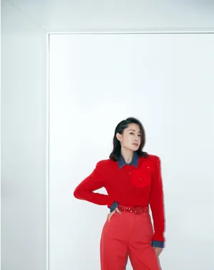 刘敏涛红色套装气质写真图片_5