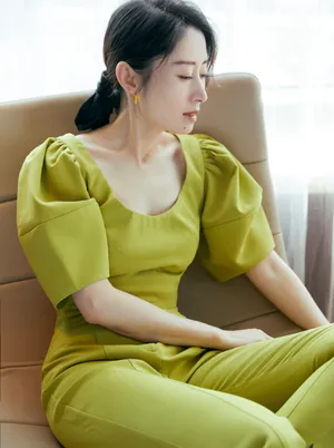 刘敏涛绿色清新优雅写真图片_7