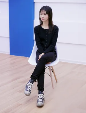 吴谨言《笑起来真好看》古装剧照图片