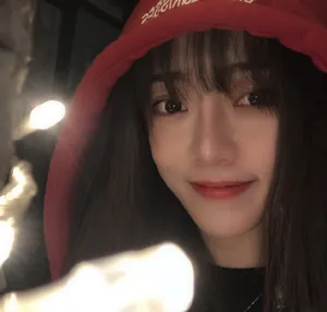 李依宸甜美生活照图片