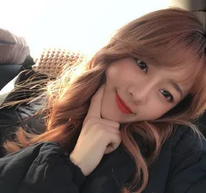 李依宸生活自拍照图片