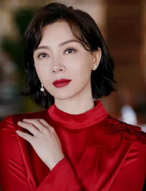 陈数短发红唇性感写真