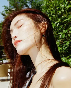 何穗吊带性感街拍图片_1