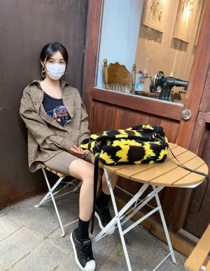 李菲儿简约气质街拍图片_1
