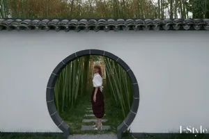 麦迪娜泡泡袖竹林写真图片_2