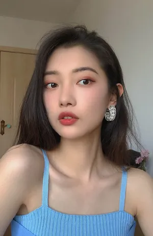 田依桐性感吊带自拍照图片_1