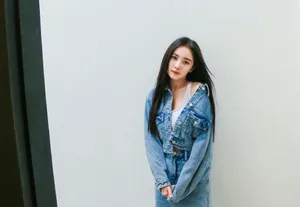 杨幂牛仔服甜美写真图片