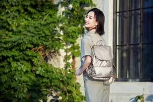 李纯清新休闲风街拍图片_7