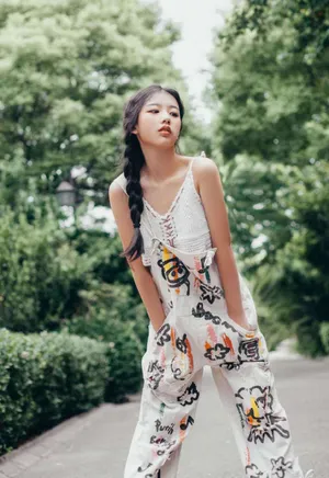 左卓阳光甜美街拍写真图片_6