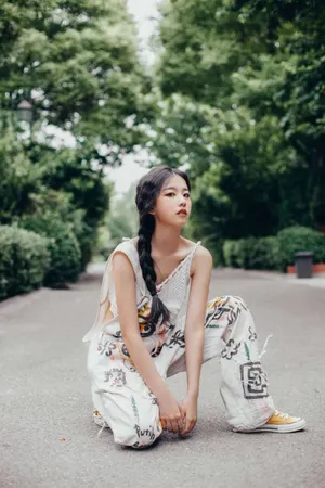 左卓阳光甜美街拍写真图片_7