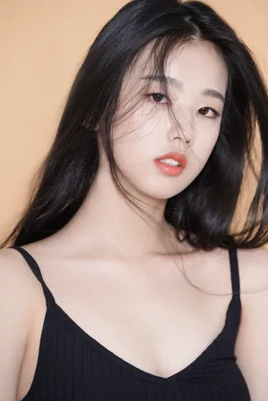 左卓黑色吊带魅惑性感写真