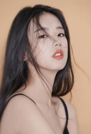左卓黑色吊带魅惑性感写真_5