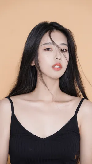 左卓黑色吊带魅惑性感写真_6