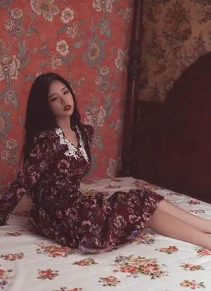 左卓碎花裙魅惑复古写真_4
