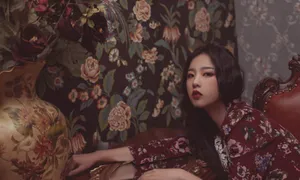 左卓碎花裙魅惑复古写真_7