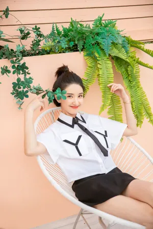 许芳铱清纯元气制服写真图片_2