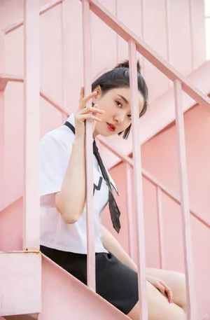 许芳铱清纯元气制服写真图片_4