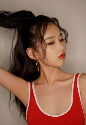 左卓运动背心元气性感写真_3