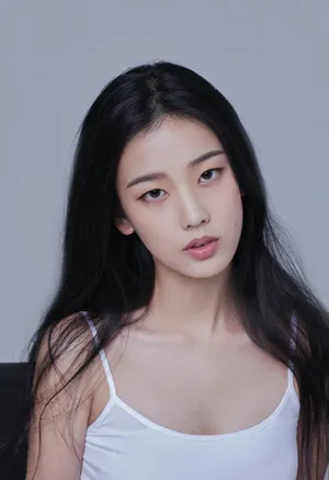 左卓白色背心迷人性感写真_3