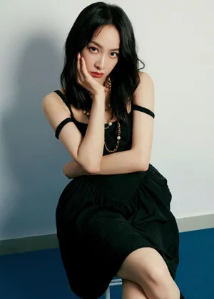 宋茜小黑裙性感写真图片_5