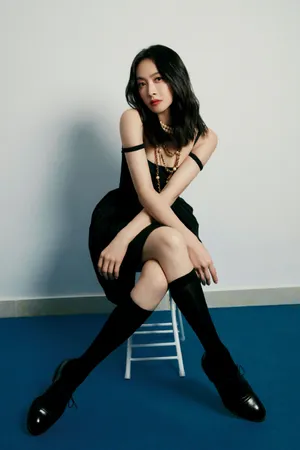 宋茜小黑裙性感写真图片_6