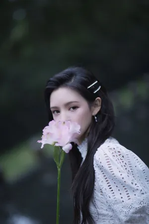 张予曦白裙优雅性感写真图片_1