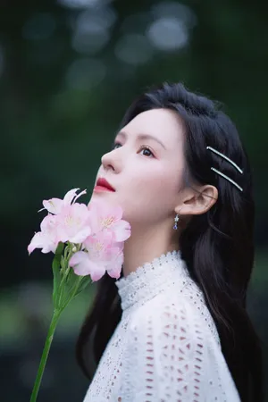 张予曦白裙优雅性感写真图片_4