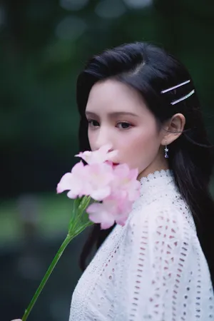 张予曦白裙优雅性感写真图片_7