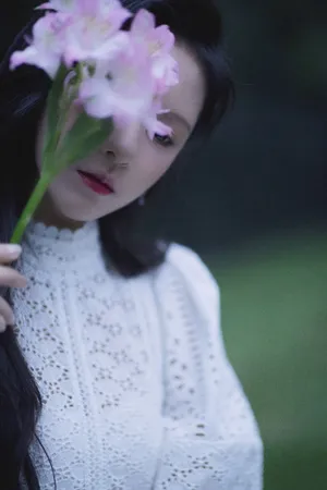 张予曦白裙优雅性感写真图片_8