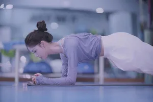 陈瑶健身房性感健身照图片_10