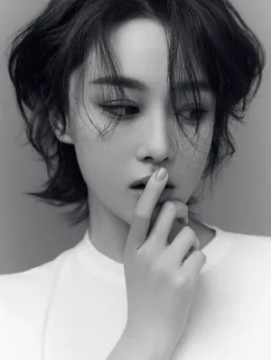 张馨予背头白衬衫超A写真图片_2